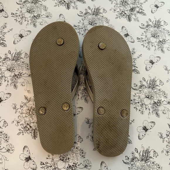 🥳 4 for $20 Sale!! 🥳 2 PAIR Old Navy Flip Flops Size 5/6 - Picture 3 of 6